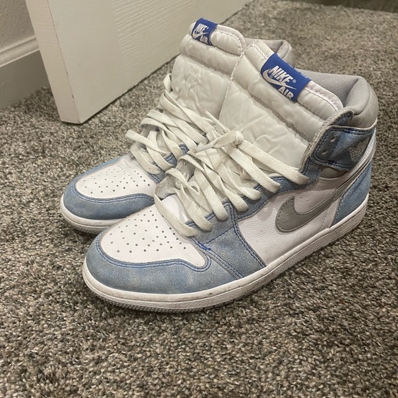 Hyper Royal Jordan 1 size 8 in mens - Picture 2 of 3